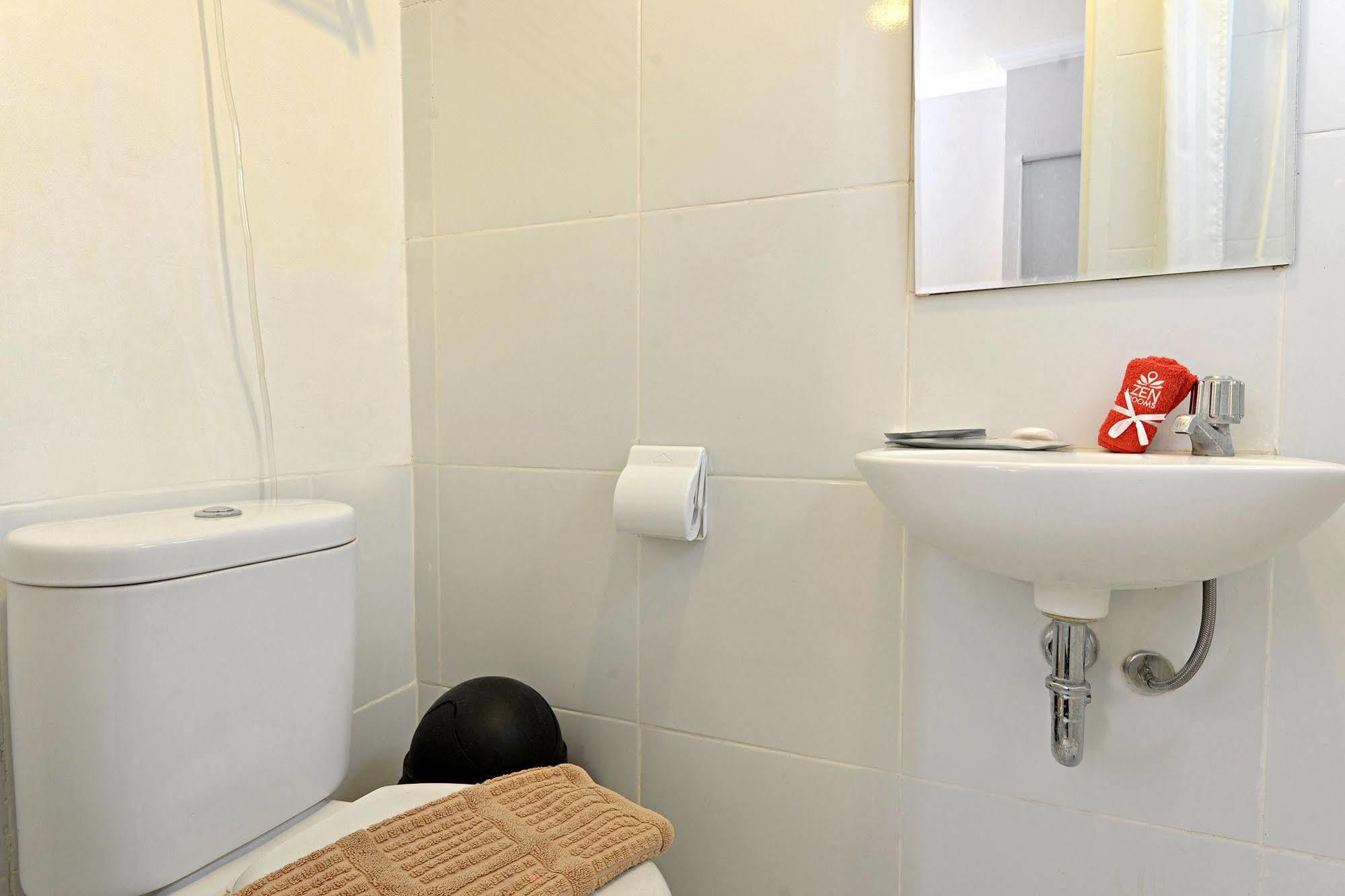 Zen Rooms Basic Tangerang Aeropolis ภายนอก รูปภาพ